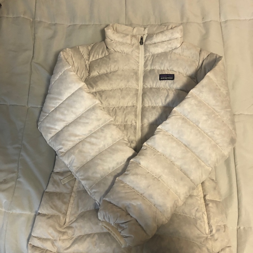 Patagonia GIRLS size large white jacket